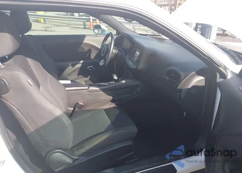 2015 Dodge Challenger Sxt z USA, uszkodzony, nr VIN 2C3CDZAG3FH861134